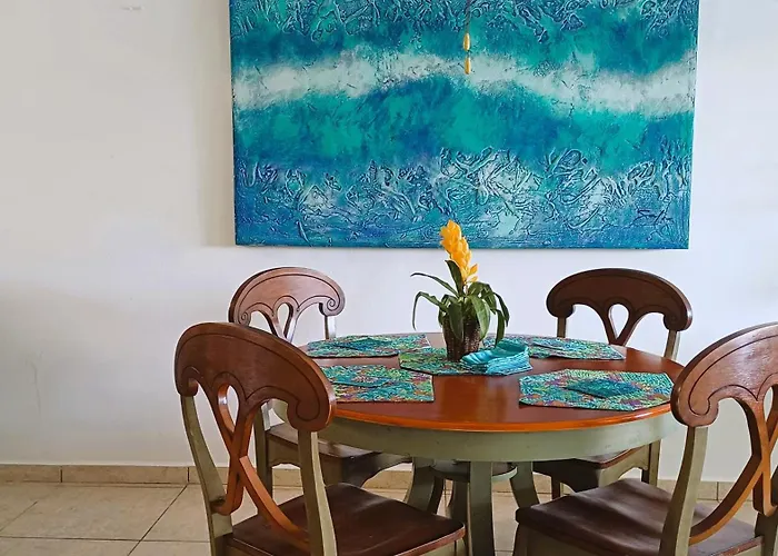 Bay Blue 2br On The Lagoon Next To The Holiday home *