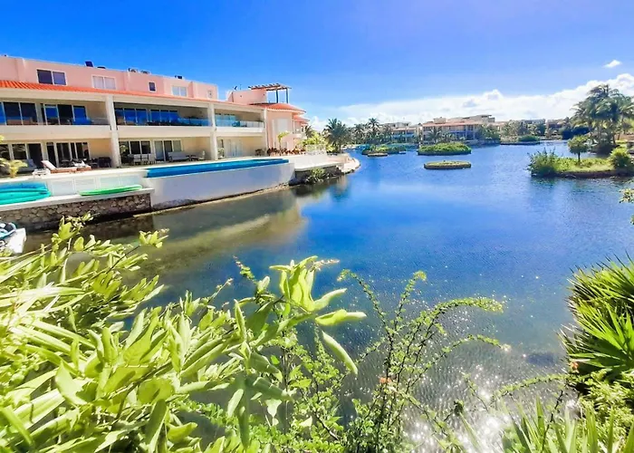 Bay Blue 2br On The Lagoon Next To The Holiday home